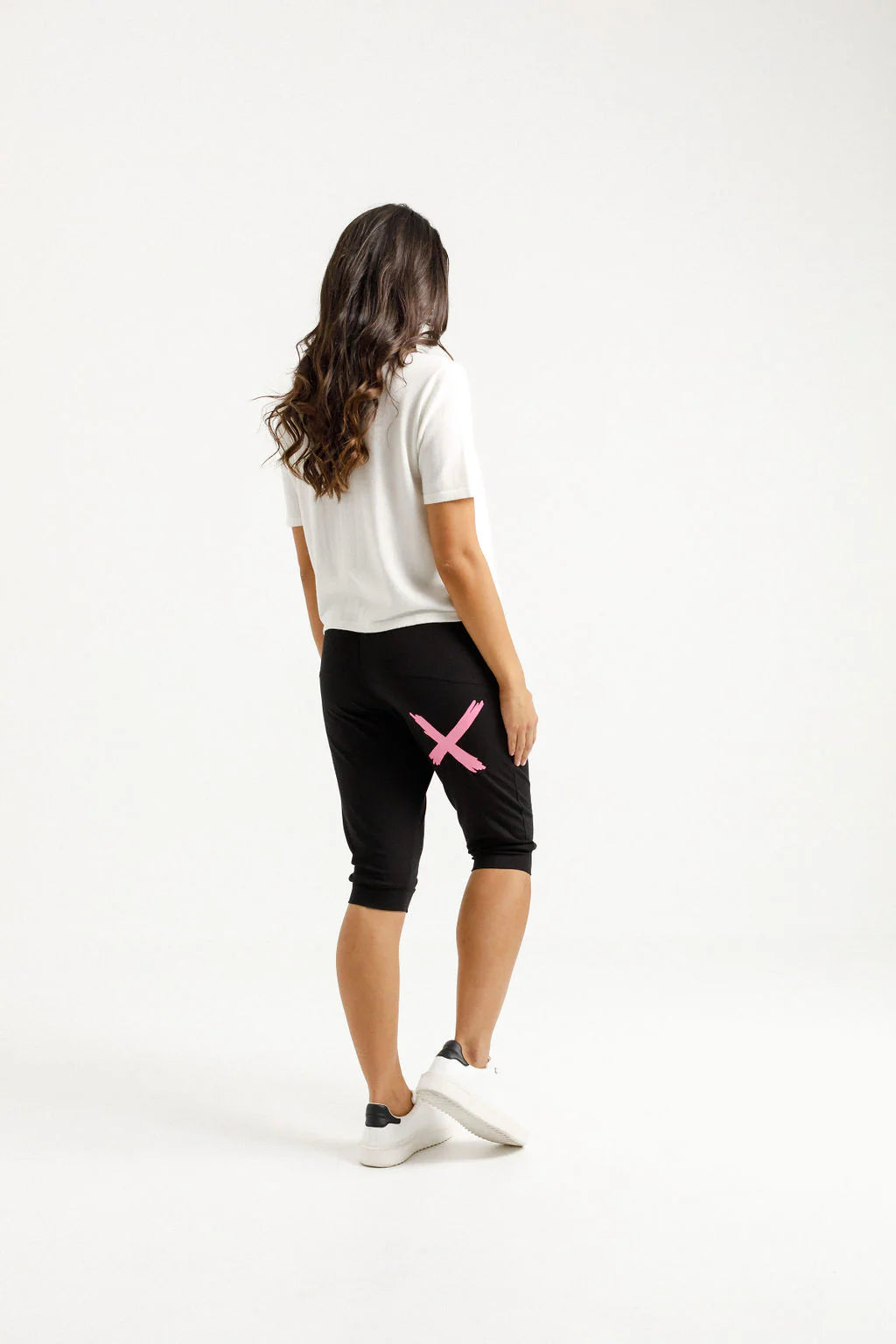 Homelee | 3/4 Apartment Pants - Black with Candy Pink X