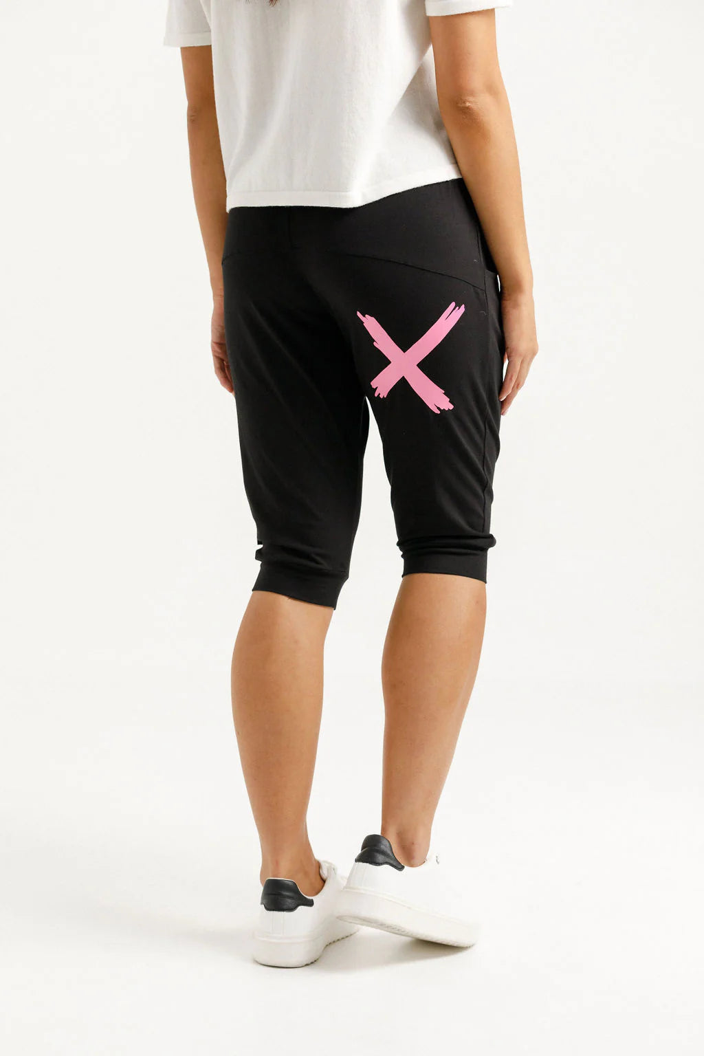 Homelee | 3/4 Apartment Pants - Black with Candy Pink X