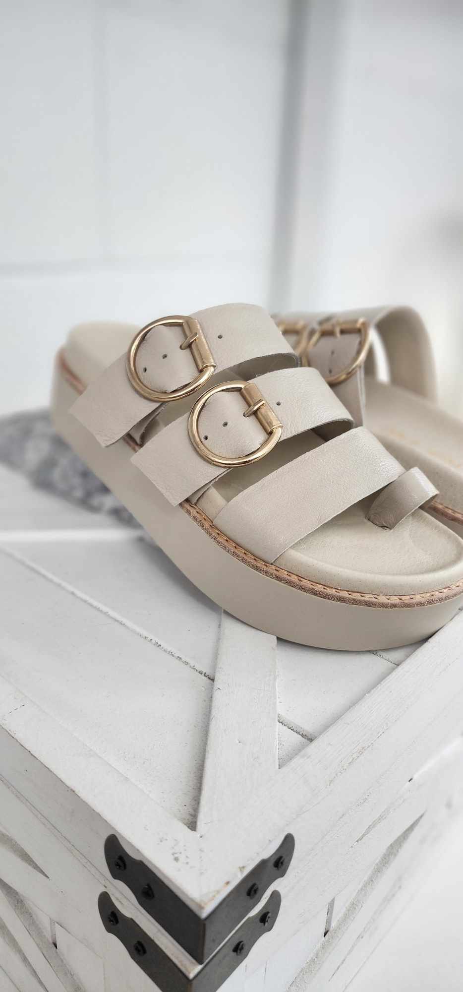 TOP END SHOES| Gasmine Sandal - Almond