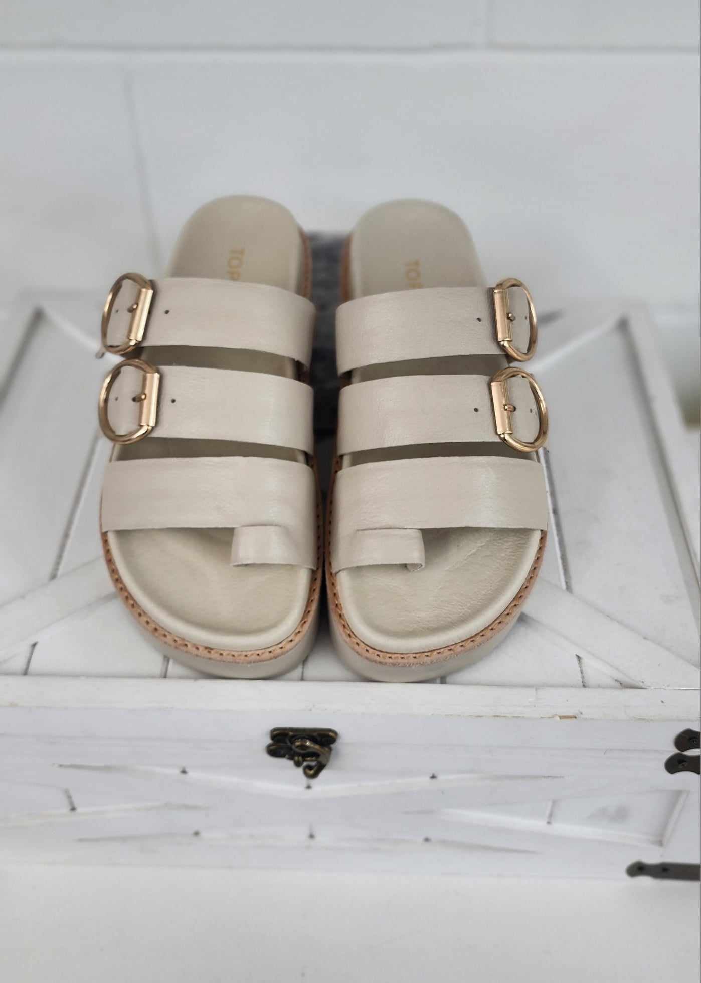 TOP END SHOES| Gasmine Sandal - Almond