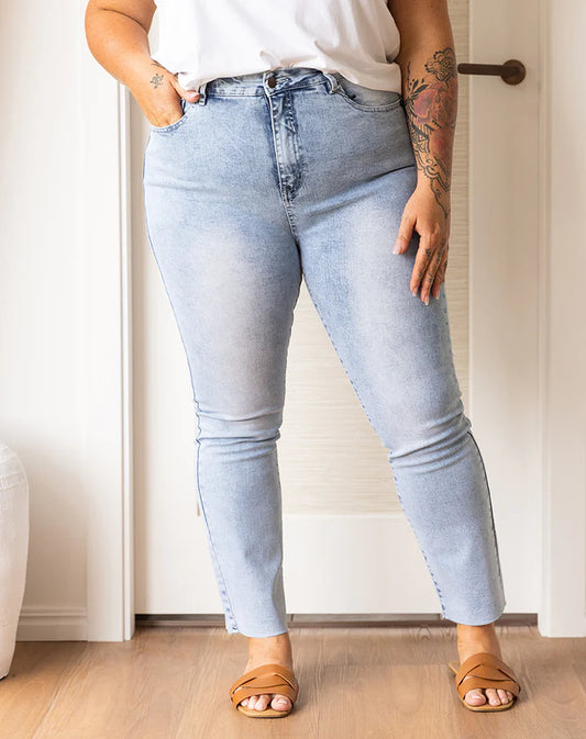 Bee Madison - Jess Jeans | Light Wash