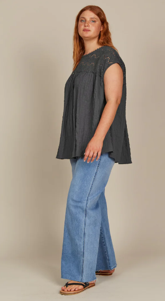 Isle of Mine | Fleur Relaxed Top - Graphite